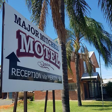 The Major Mitchell Motel Бурк Экстерьер фото