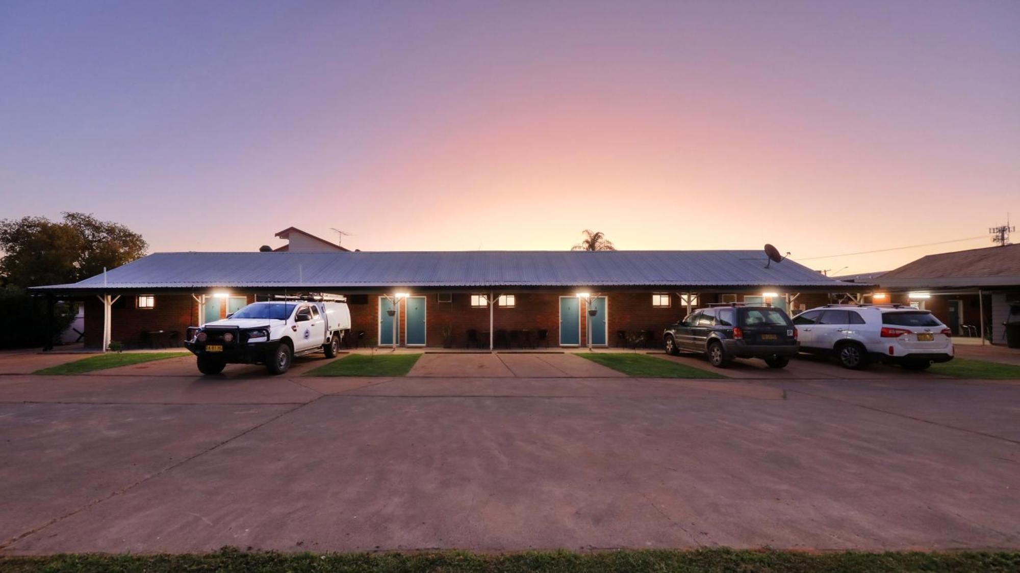 The Major Mitchell Motel Бурк Экстерьер фото