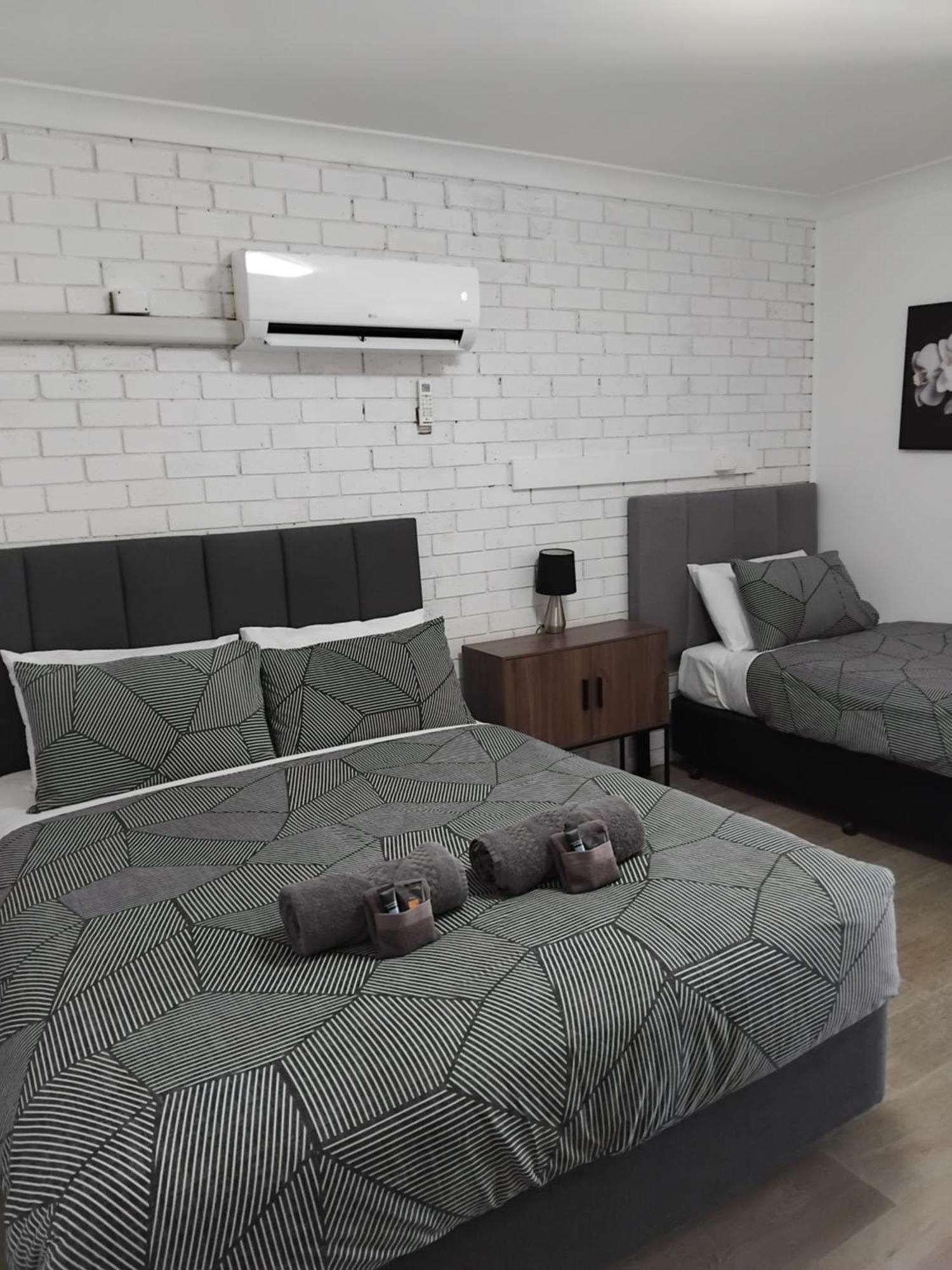 The Major Mitchell Motel Бурк Экстерьер фото